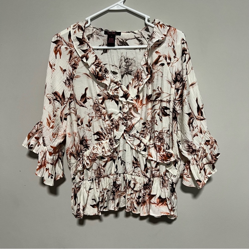 It’s Pink Womens Size 1X Muted Floral Print V Neck Ruffle Trim